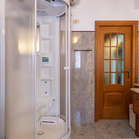 شقة Sogno Di Elvira By Interhome *